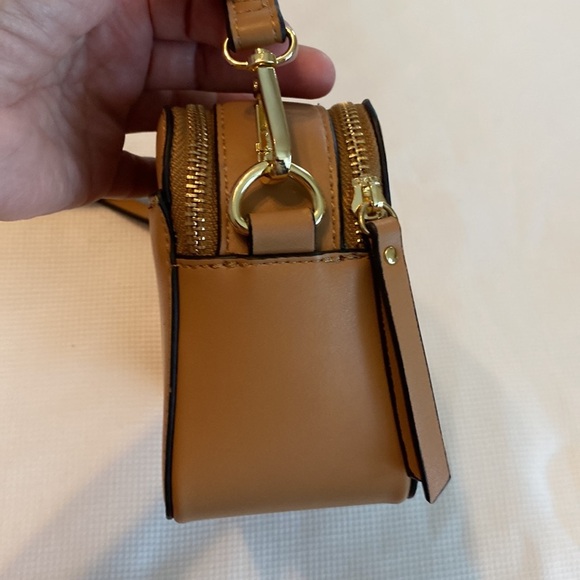 Gianni Bini Small Purse in Brown and golden hardware - Picture 5 of 17
